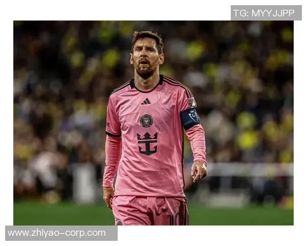 梅西挥洒足球天赋素描作品展现其不凡技艺与传奇风采