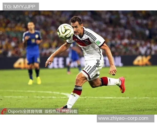 水笔球星：从绿茵场到赛后创作的多才多艺人生