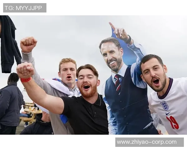 激情四溢的足球场球迷助威瞬间凝聚无尽热情与力量