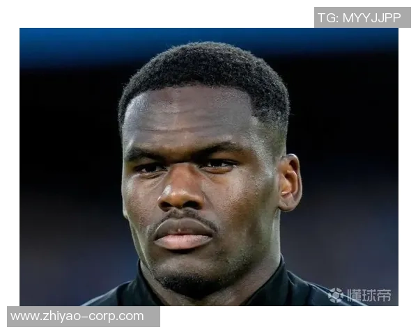 足球明星遭意外砸脸面部变形伤情严重重回赛场成疑